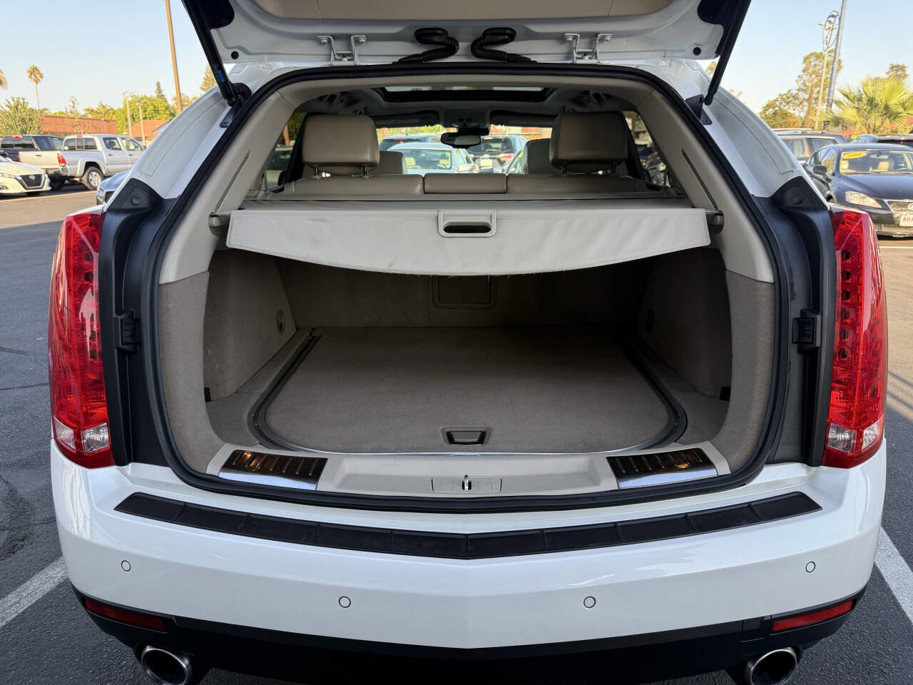 Used 2014 Cadillac SRX Luxury w/ Driver Awareness Package image 24