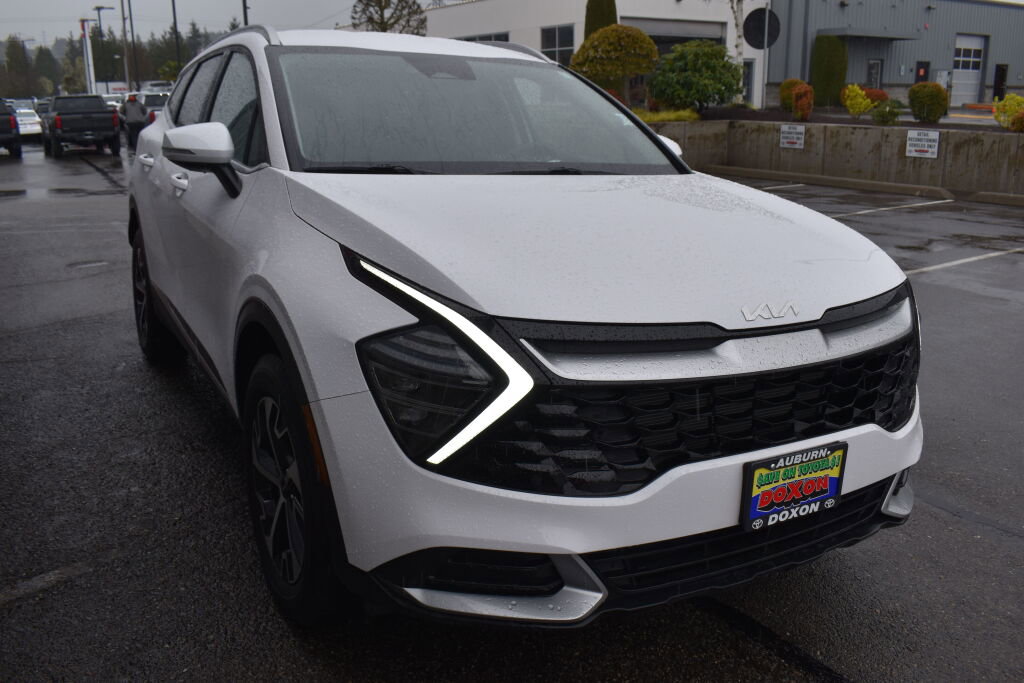 Used 2025 Kia Sportage EX image 3