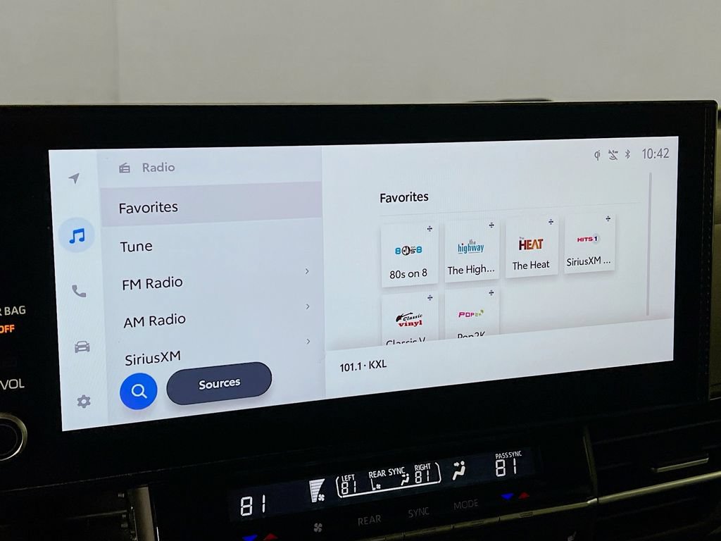 Certified 2025 Toyota Sienna XLE FWD image 13