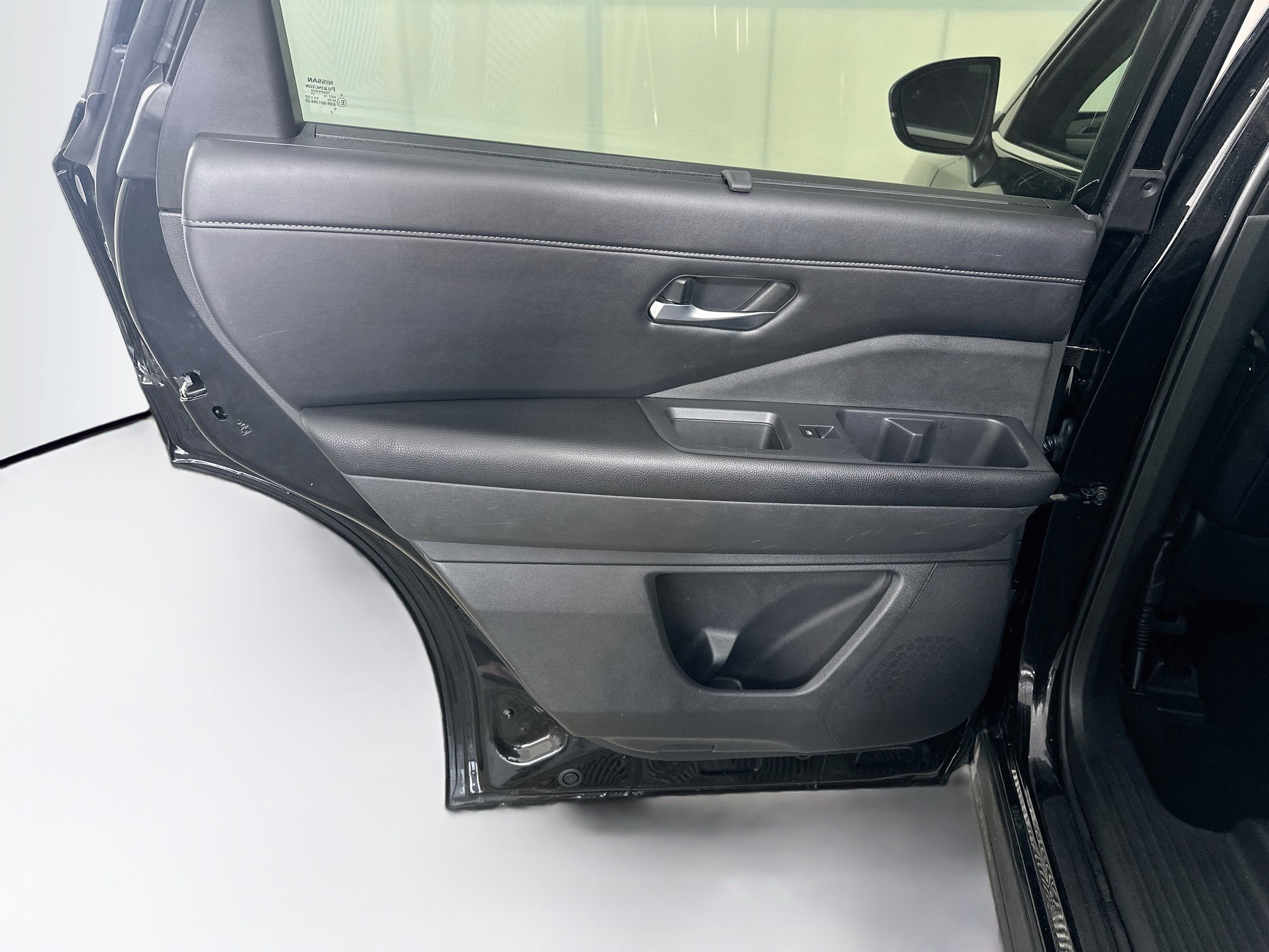 Used 2023 Nissan Pathfinder SL w/ Black Appearance Package FWD image 26