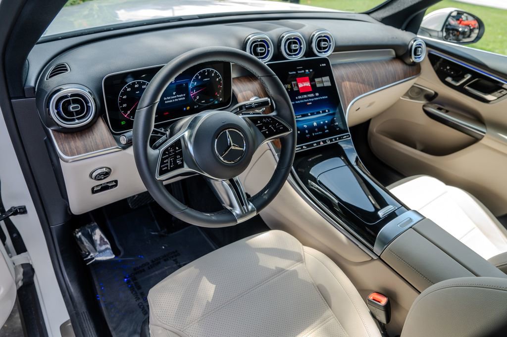 Used 2026 Mercedes-Benz GLC 300 image 5
