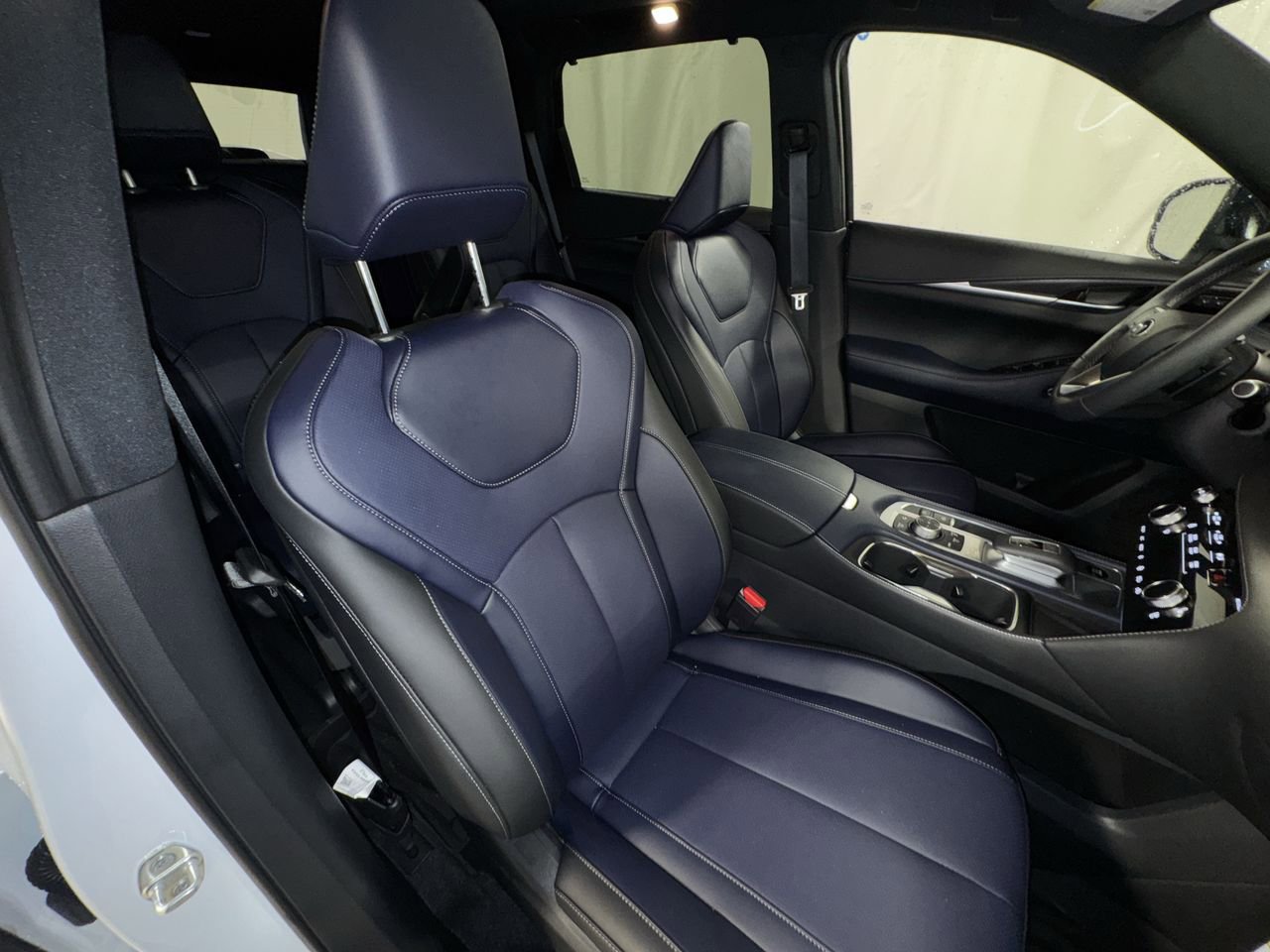Certified 2026 INFINITI QX60 Sport w/ Dark Cargo Package AWD/4WD image 32