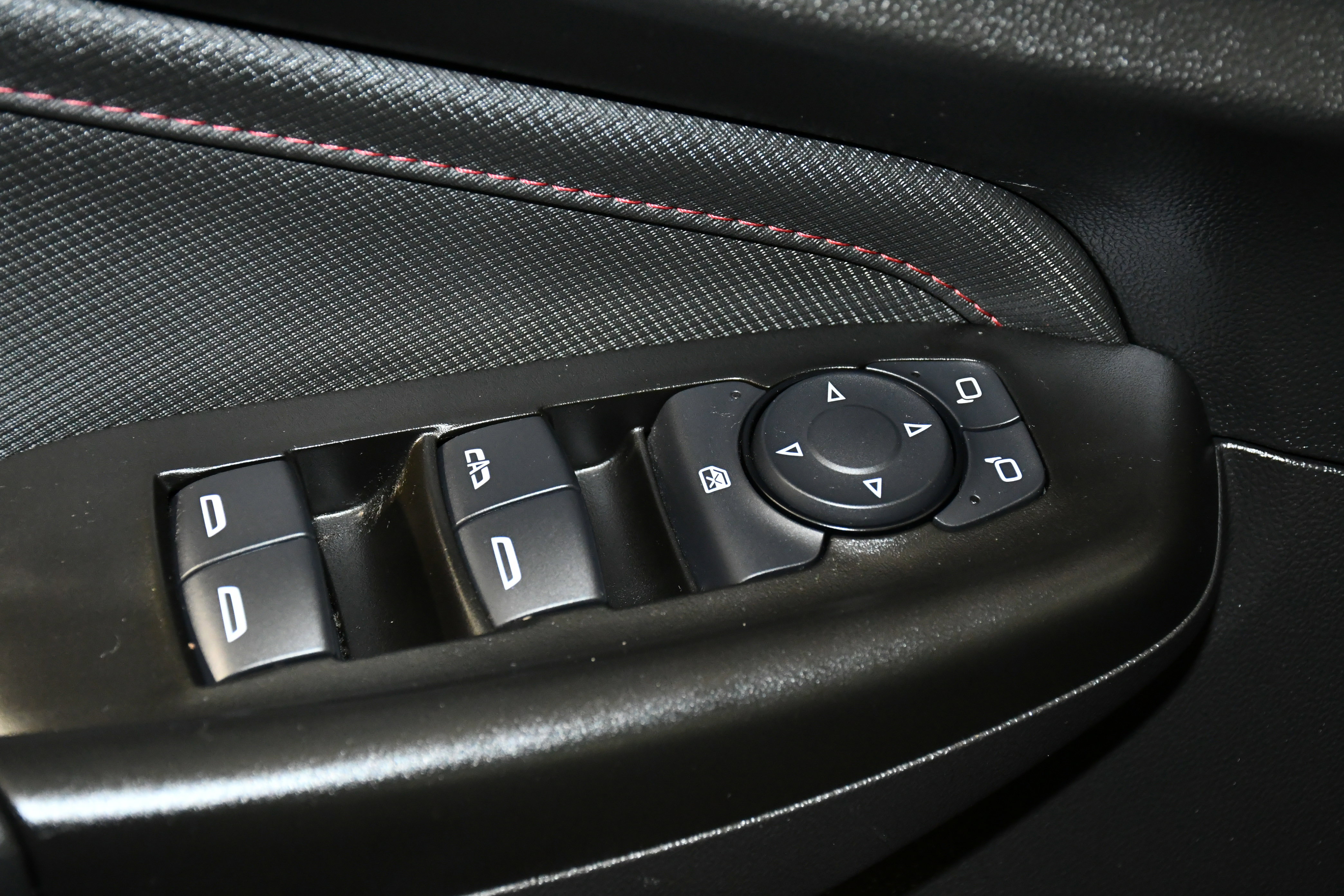 Used 2021 Chevrolet TrailBlazer RS w/ Sun and Liftgate Package image 34