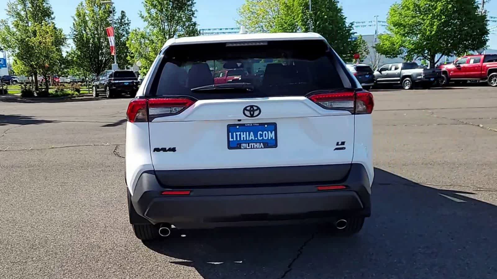 Used 2025 Toyota RAV4 LE AWD/4WD image 7