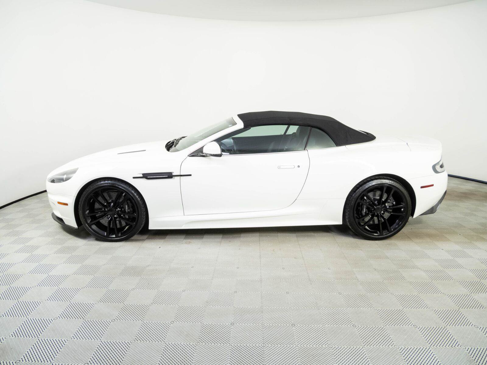 Used 2011 Aston Martin DBS Volante RWD image 33