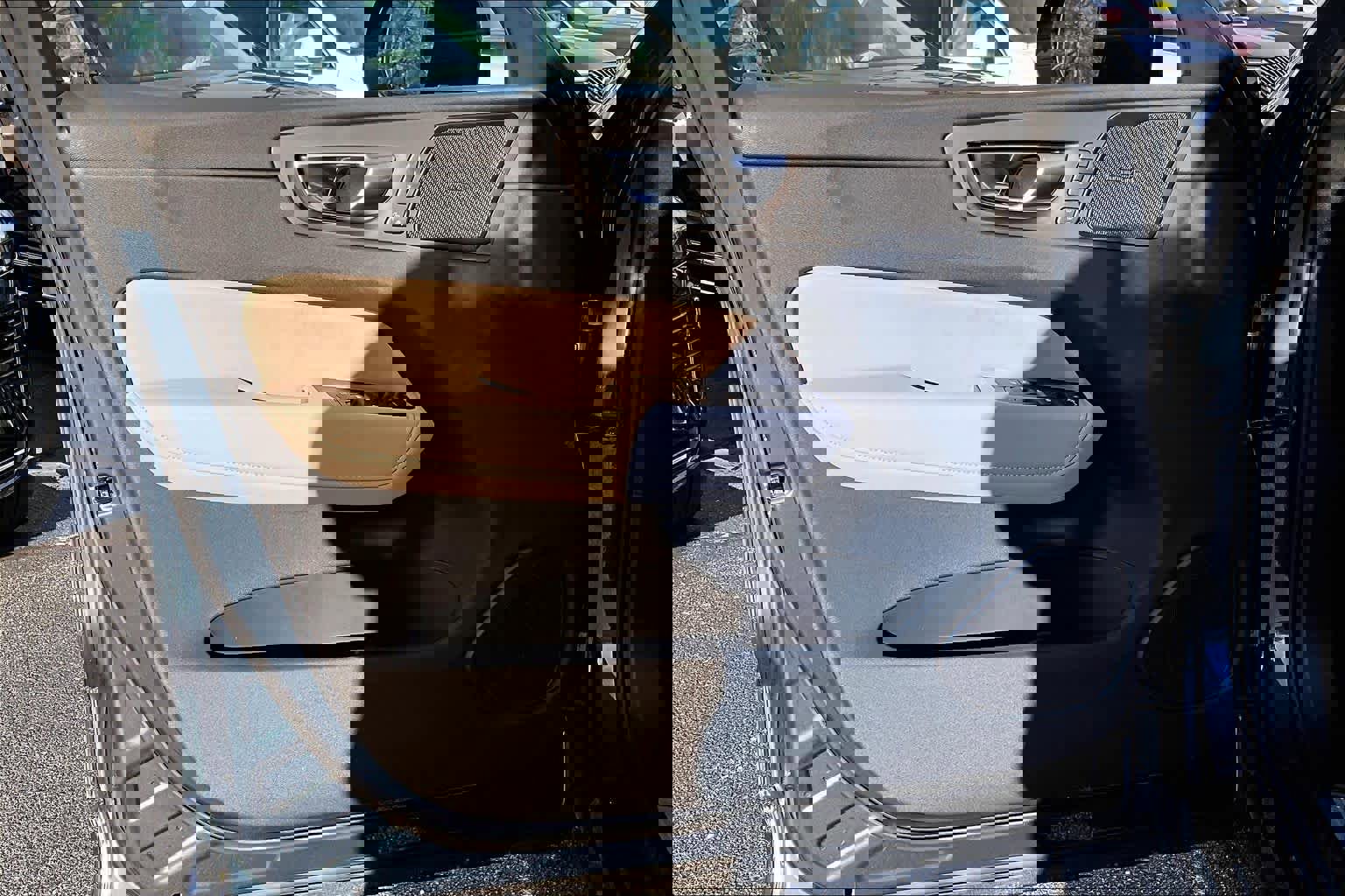 New 2026 Volvo XC60 B5 Plus w/ Protection Package Premier image 11