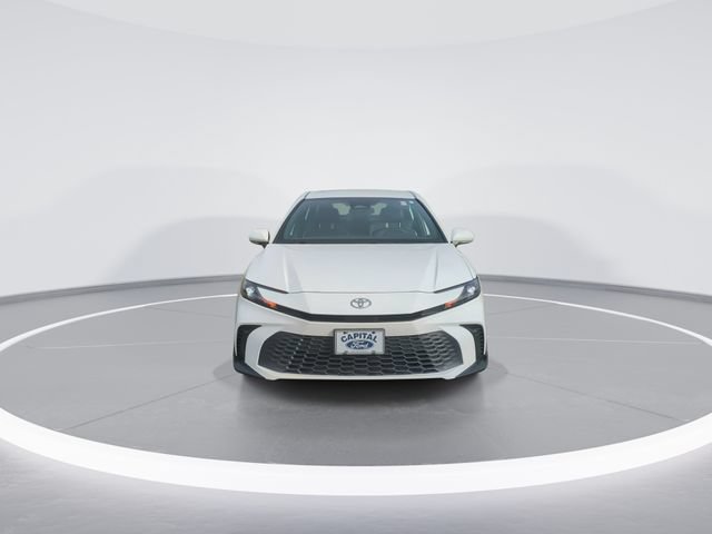 Used 2025 Toyota Camry SE FWD image 3