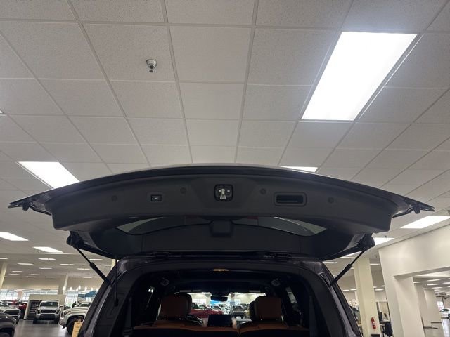 Used 2024 INFINITI QX80 Sensory w/ Cargo Package image 19