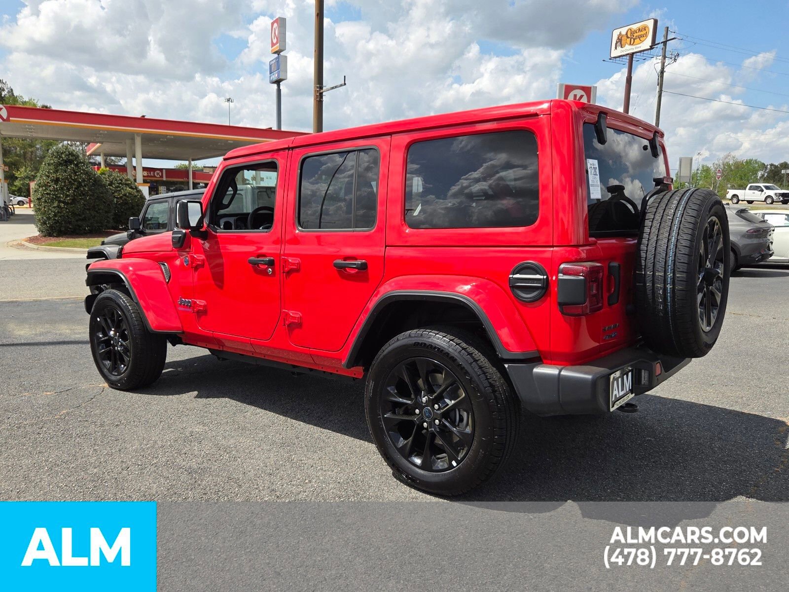 Used 2025 Jeep Wrangler Unlimited Sahara w/ Safety Group image 9