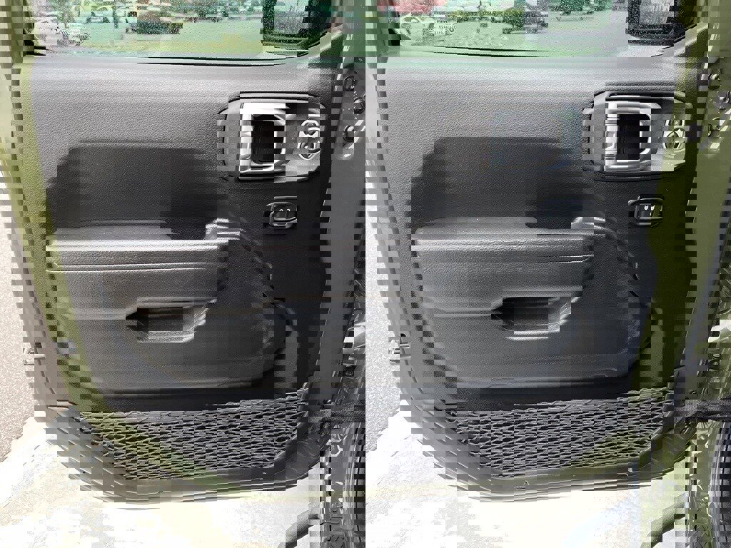 Used 2023 Jeep Gladiator Willys image 5