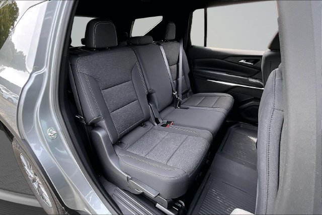 New 2027 Chevrolet Traverse LT w/ LPO, Floor Liner Package FWD image 9