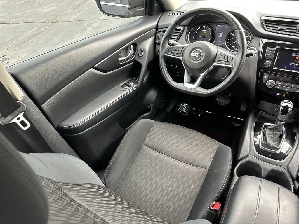 Used 2019 Nissan Rogue SV image 15