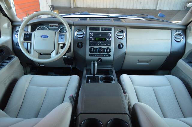 Used 2010 Ford Expedition XLT AWD/4WD image 15