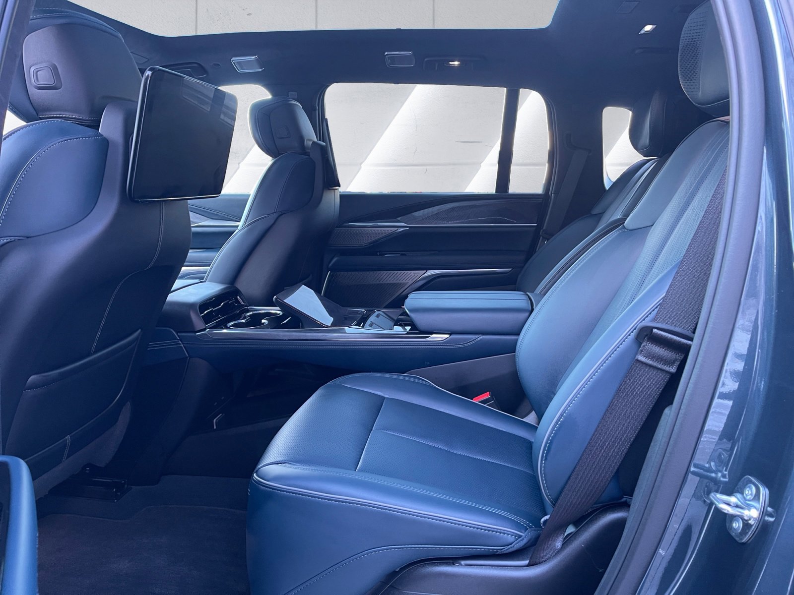 Used 2025 Cadillac Escalade IQ Luxury 2 image 14