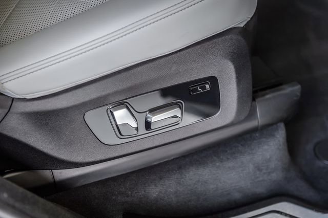 Used 2023 BMW X7 xDrive40i w/ M Sport Package image 53