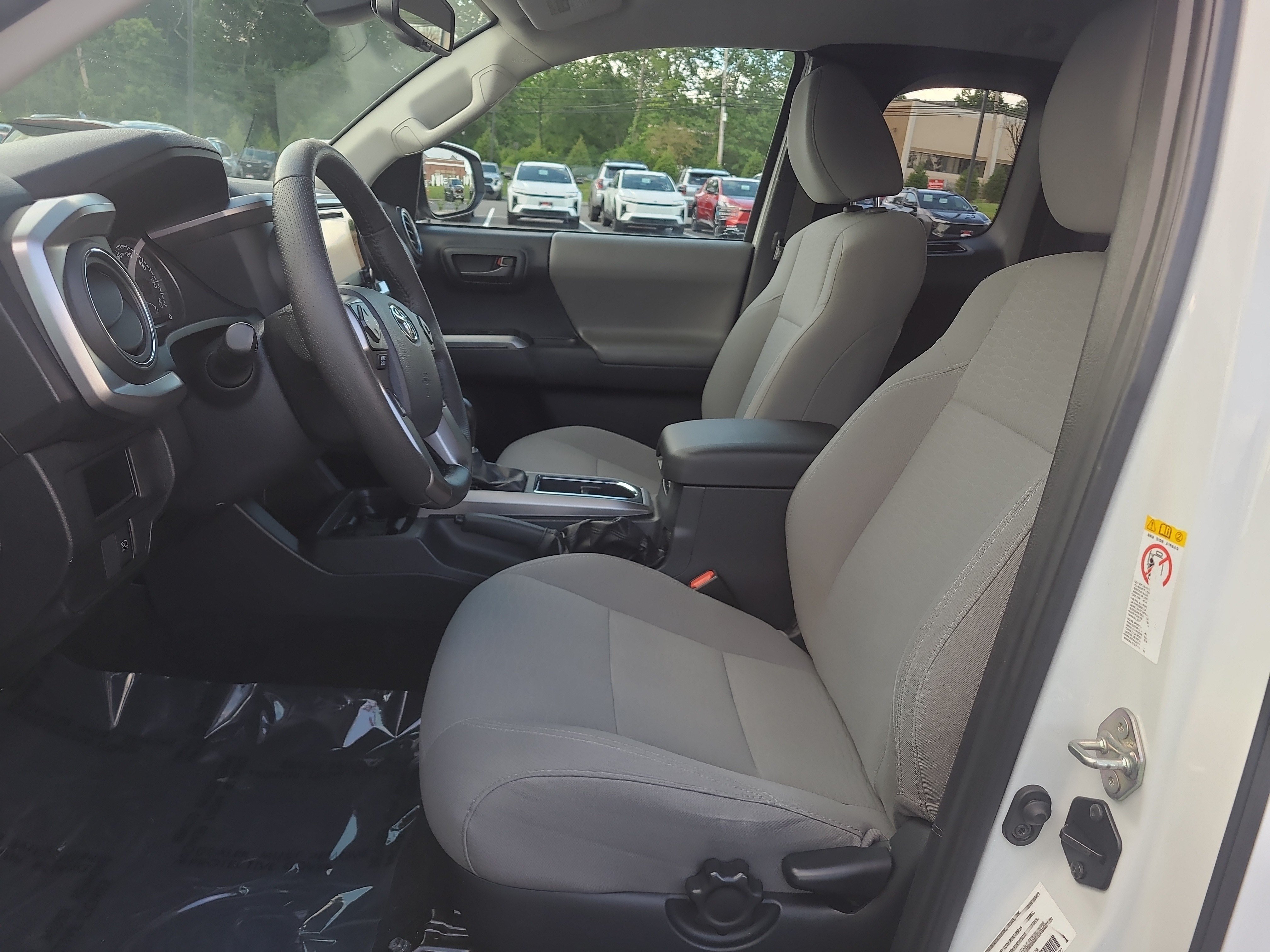 Certified 2019 Toyota Tacoma SR5 AWD/4WD image 16