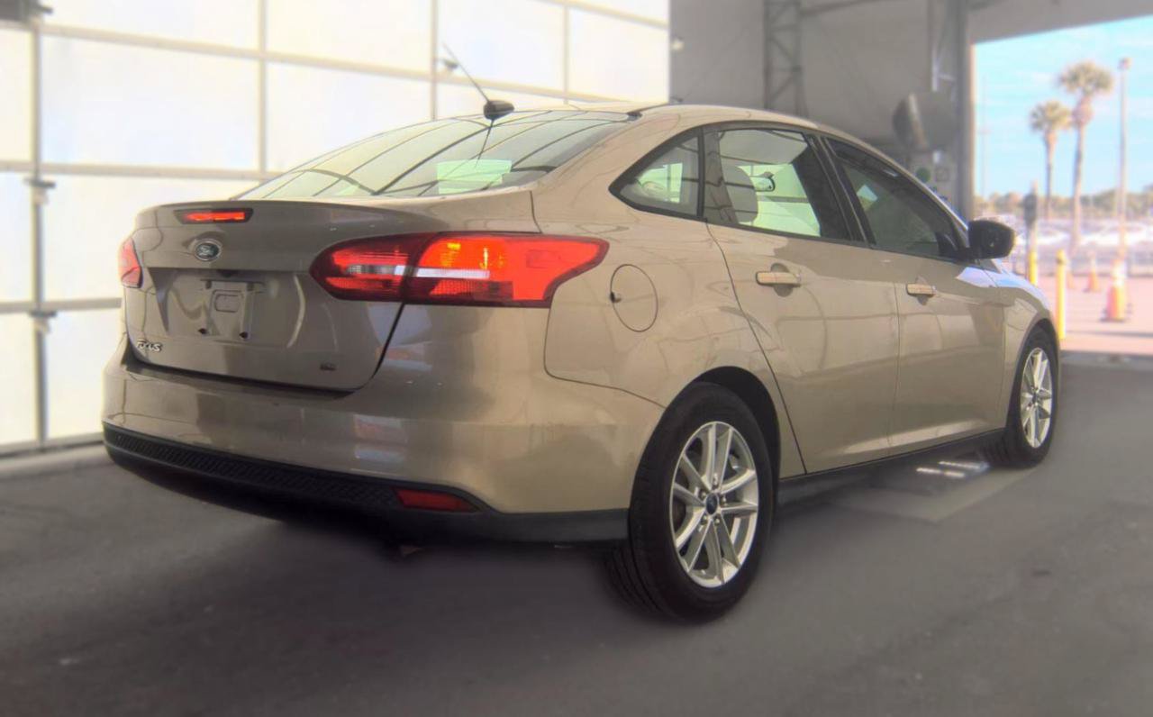 Used 2015 Ford Focus SE FWD image 5