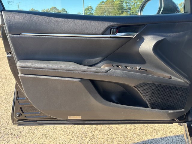 Used 2022 Toyota Camry XSE image 15