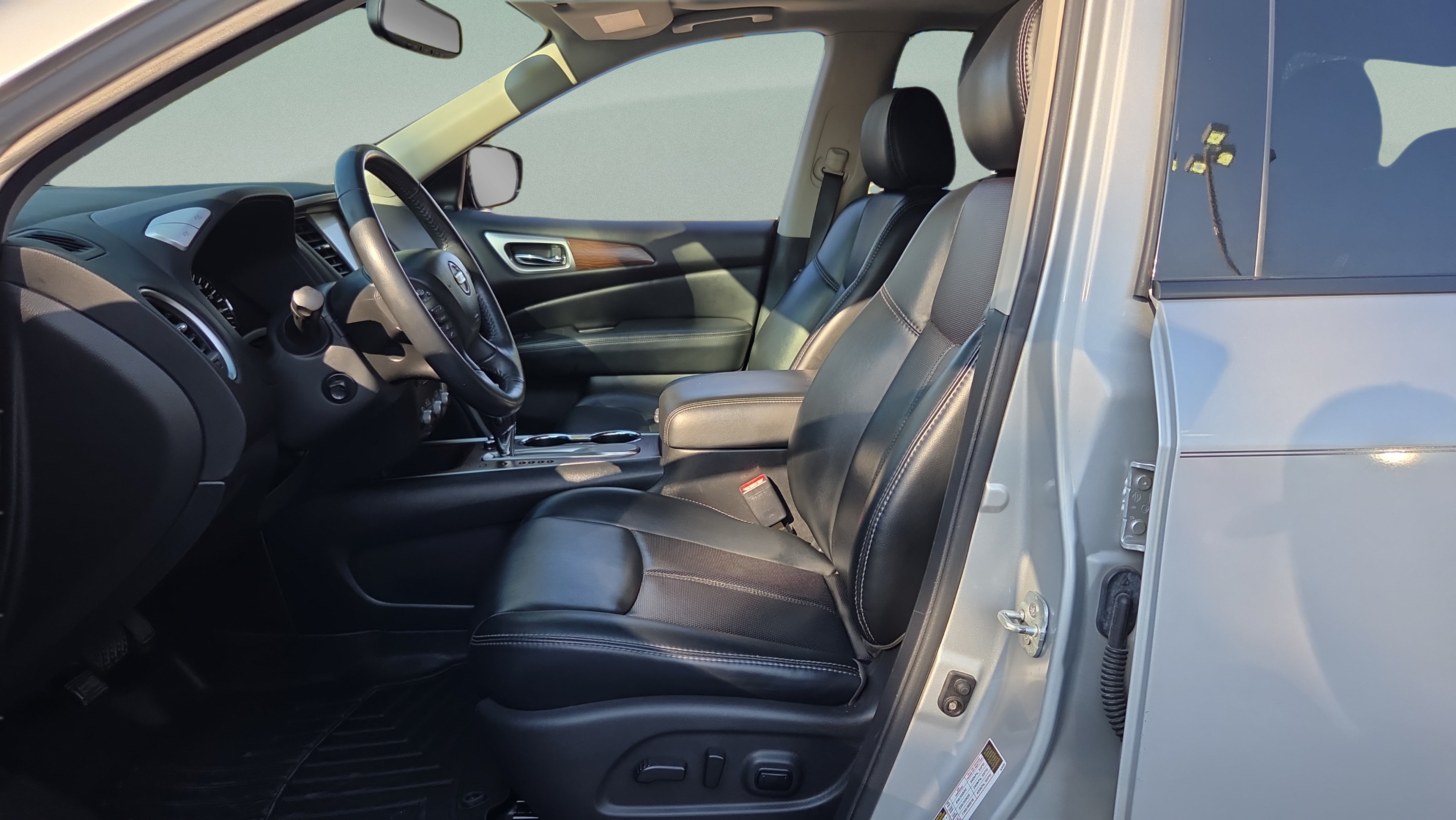 Used 2017 Nissan Pathfinder Platinum FWD image 9