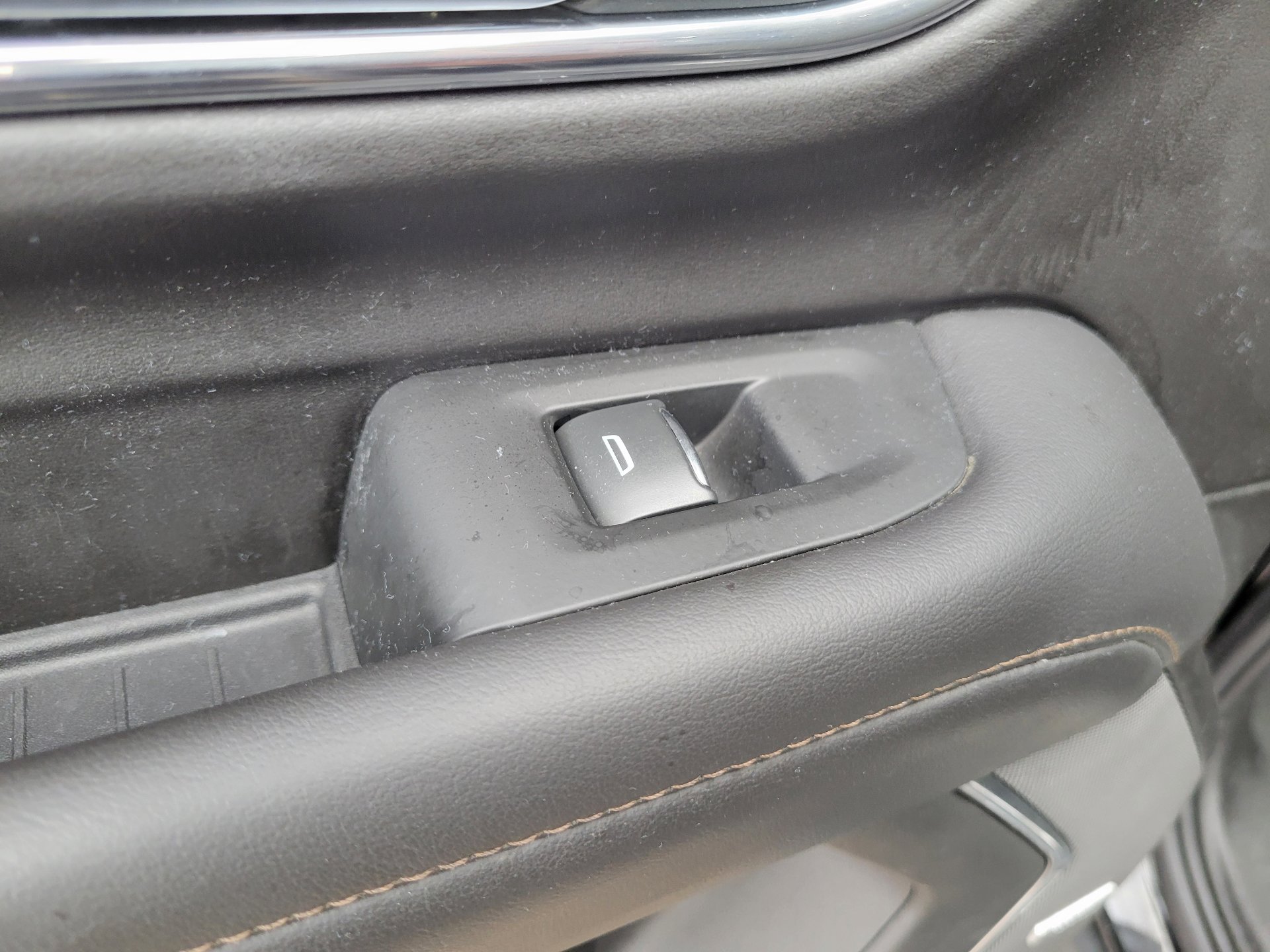 Used 2023 Chevrolet Suburban High Country image 15
