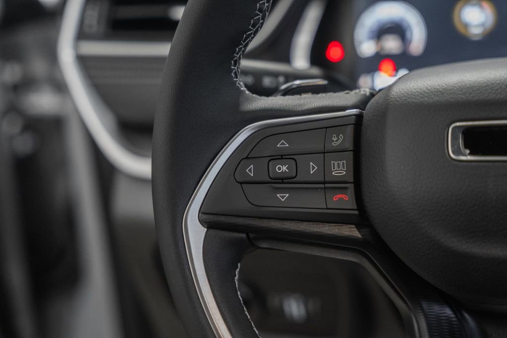 New 2025 Jeep Grand Cherokee Altitude image 29