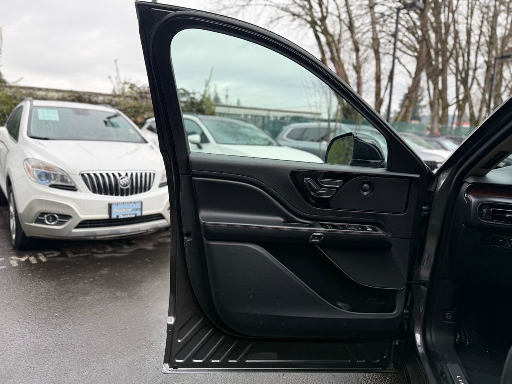 Used 2023 Lincoln Aviator Reserve image 28