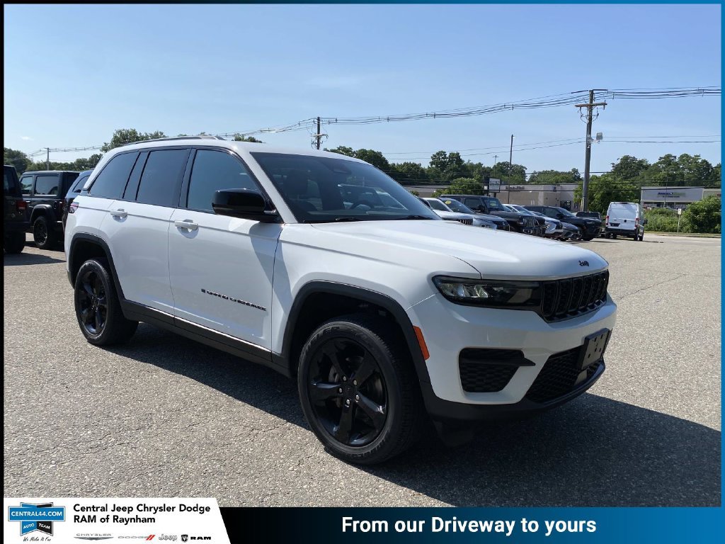 Used 2023 Jeep Grand Cherokee Altitude