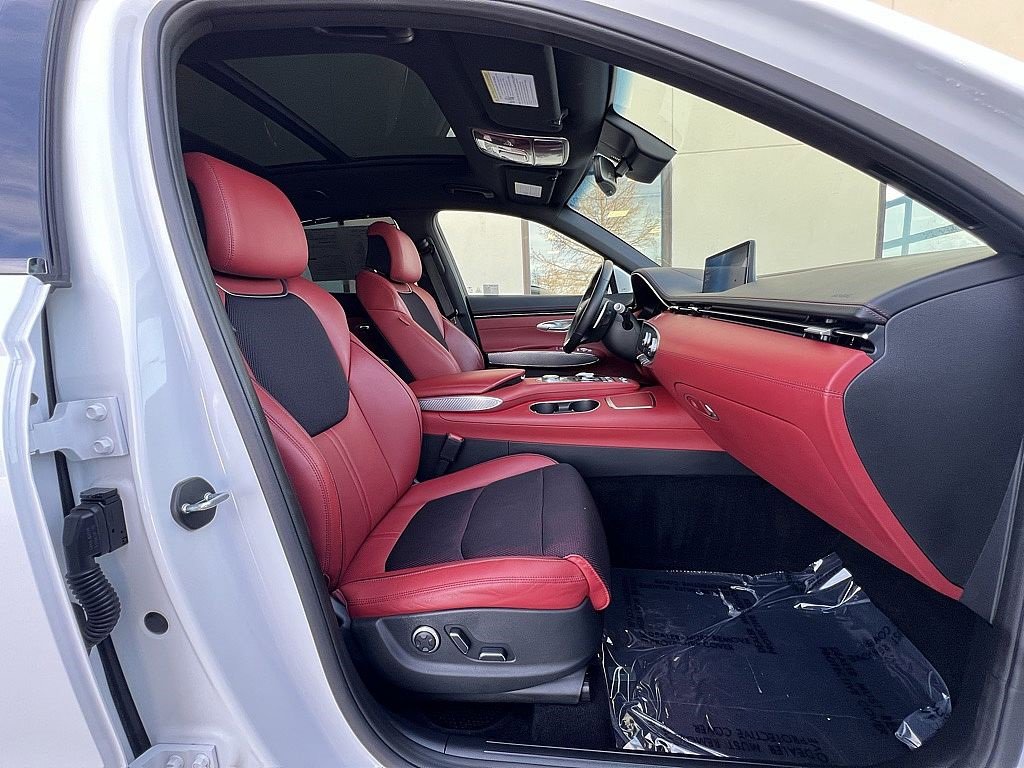 Used 2023 Genesis GV70 2.5T w/ Sport Prestige Package image 27