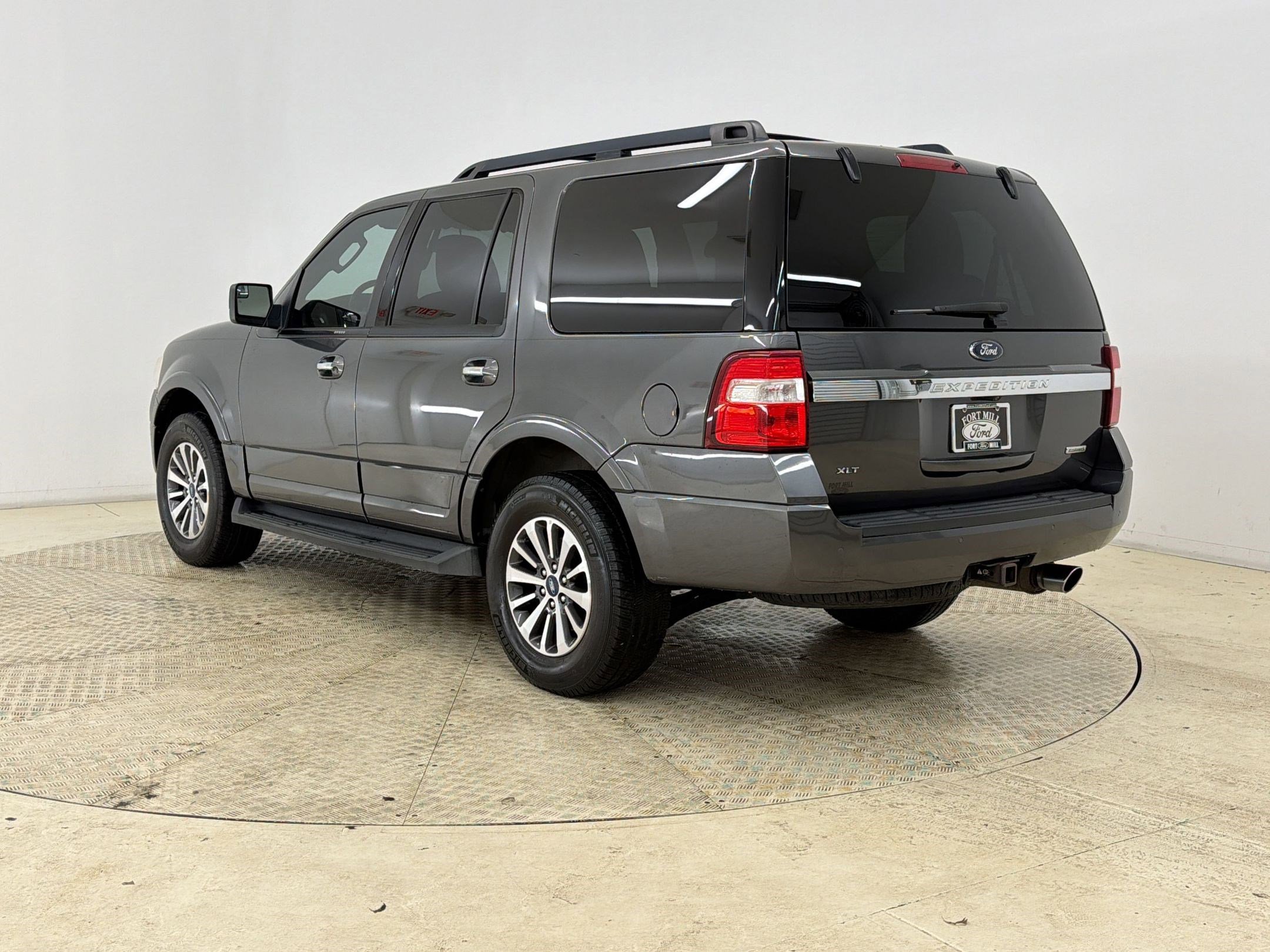 Used 2017 Ford Expedition XLT AWD/4WD image 3