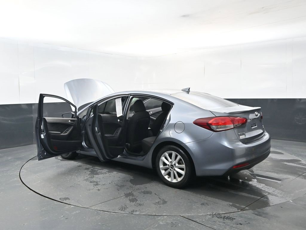 Used 2017 Kia Forte S image 32
