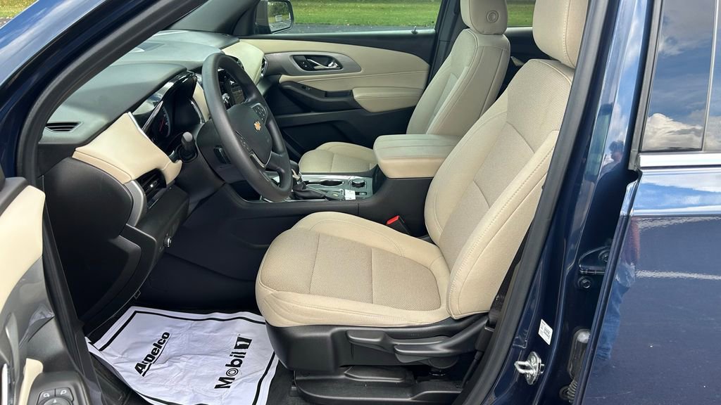 Used 2022 Chevrolet Traverse LS image 24