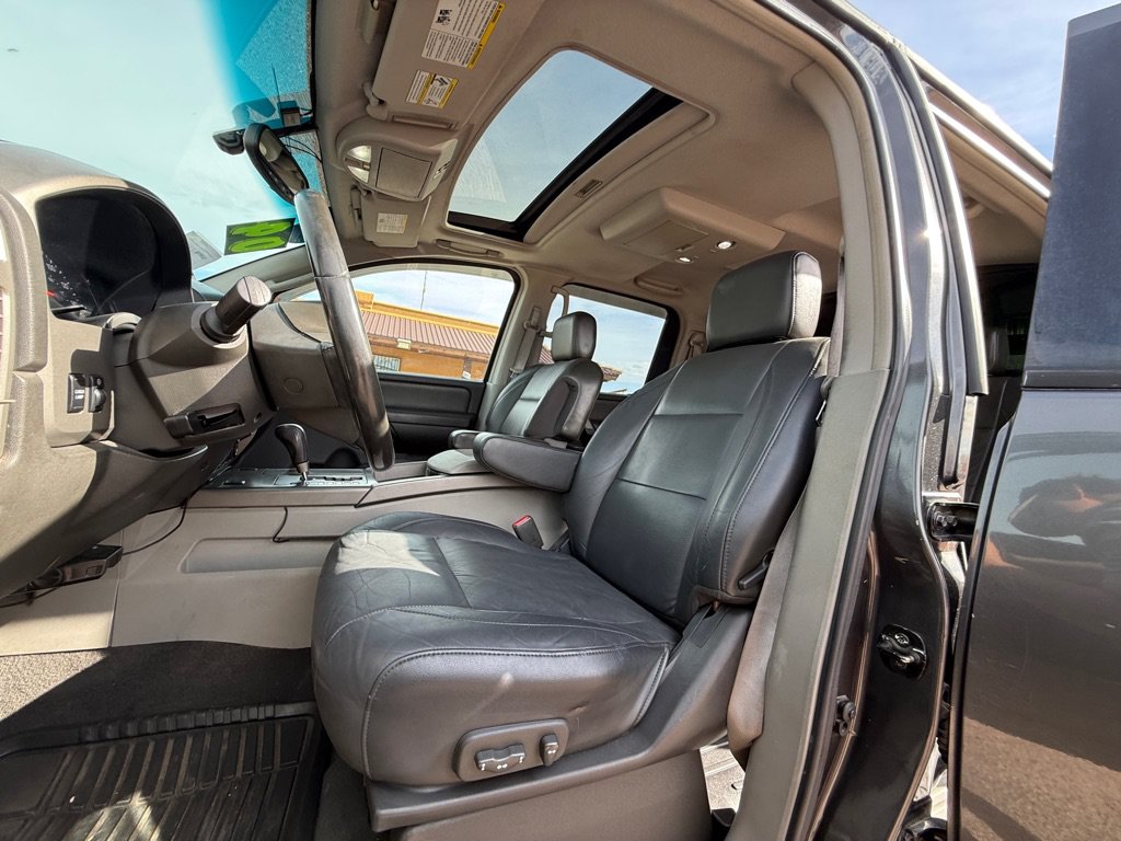 Used 2004 Nissan Titan LE w/ (NAV) Nissan Navigation Pkg AWD/4WD image 11