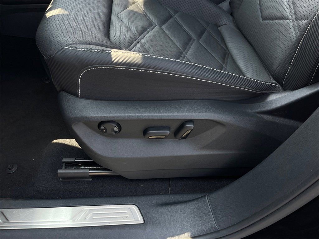 Used 2024 Volkswagen Atlas Cross Sport SE image 12