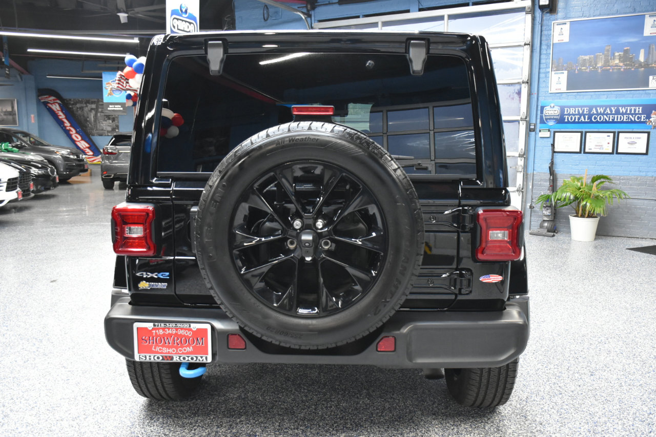 Used 2024 Jeep Wrangler Unlimited Sahara w/ Technology Group image 6