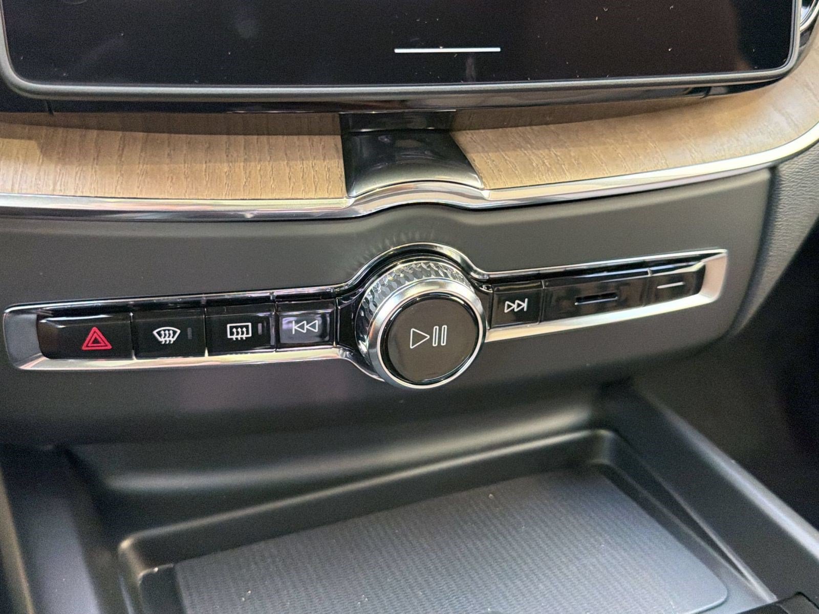 New 2026 Volvo XC60 B5 Core w/ Climate Package AWD/4WD image 18