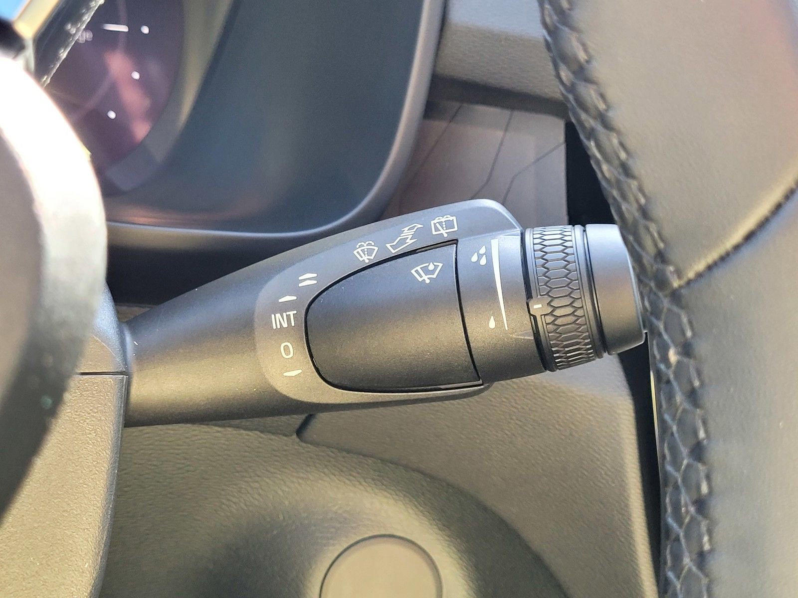 Certified 2023 Volvo XC40 Recharge Ultimate image 22