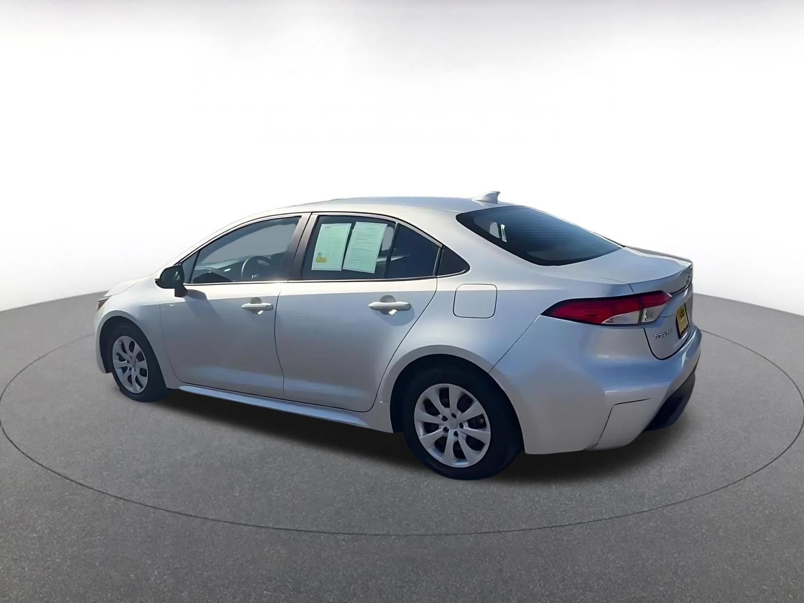 Used 2025 Toyota Corolla LE FWD image 10