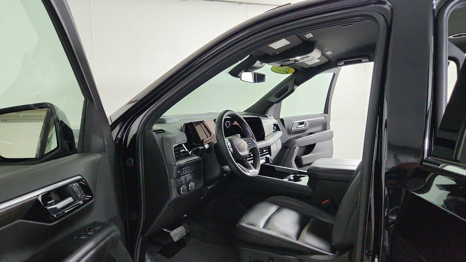 Used 2025 Chevrolet Tahoe LT AWD/4WD image 16