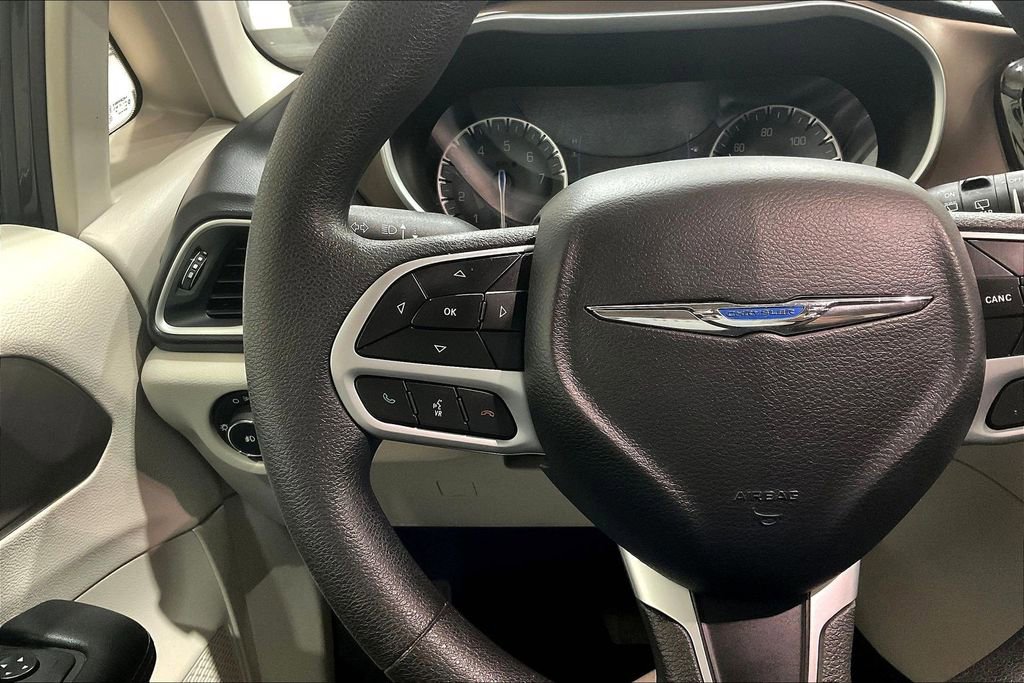 Used 2018 Chrysler Pacifica Touring Plus image 18