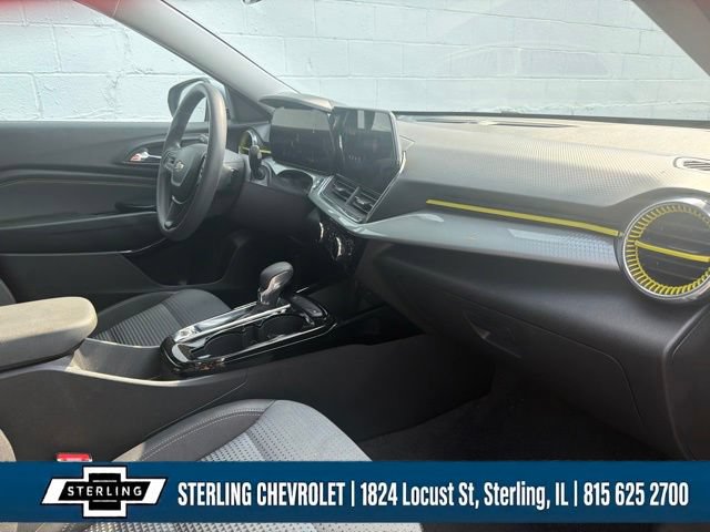 Used 2025 Chevrolet Trax LT FWD image 11
