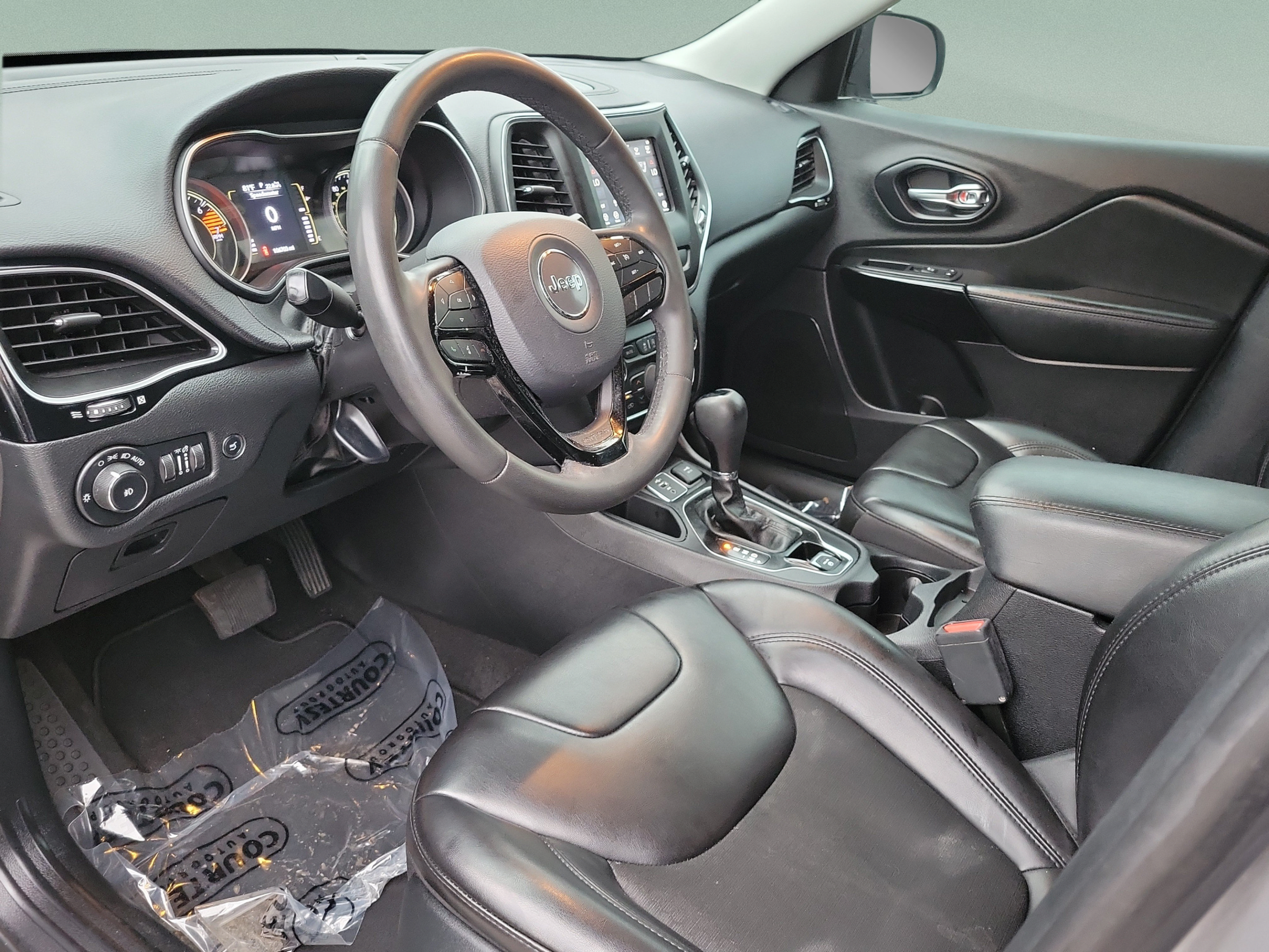 Used 2020 Jeep Cherokee Latitude Plus FWD image 20