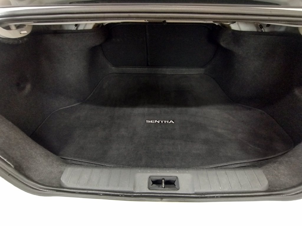 Used 2025 Nissan Sentra SR FWD image 17