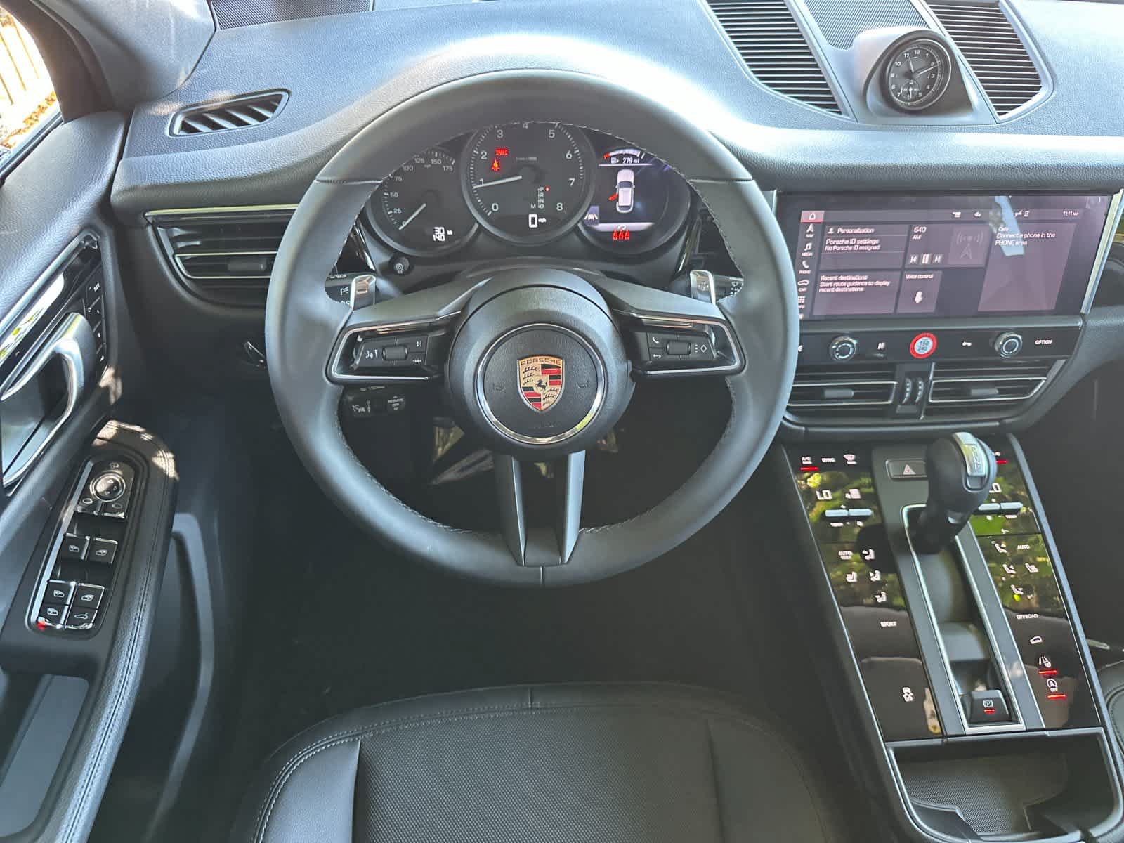 Certified 2025 Porsche Macan AWD/4WD image 15