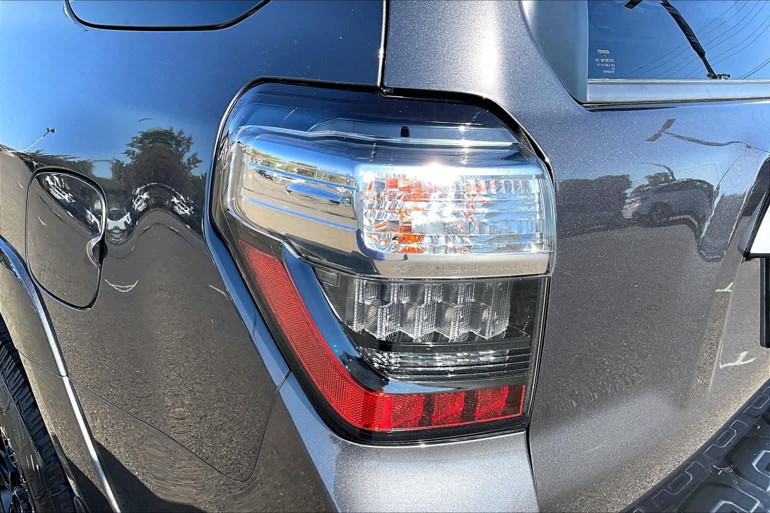 Certified 2018 Toyota 4Runner TRD Off-Road w/ Convenience Package AWD/4WD image 28