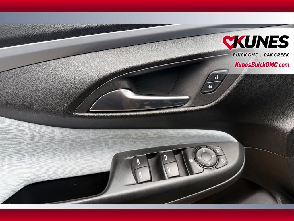 Used 2024 Buick Envista Preferred w/ Advanced Safety Package image 9