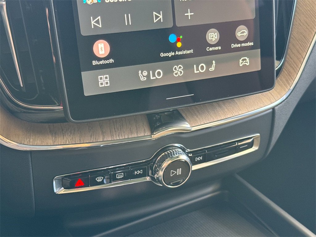 New 2026 Volvo XC60 B5 Plus w/ Climate Package PRO image 20