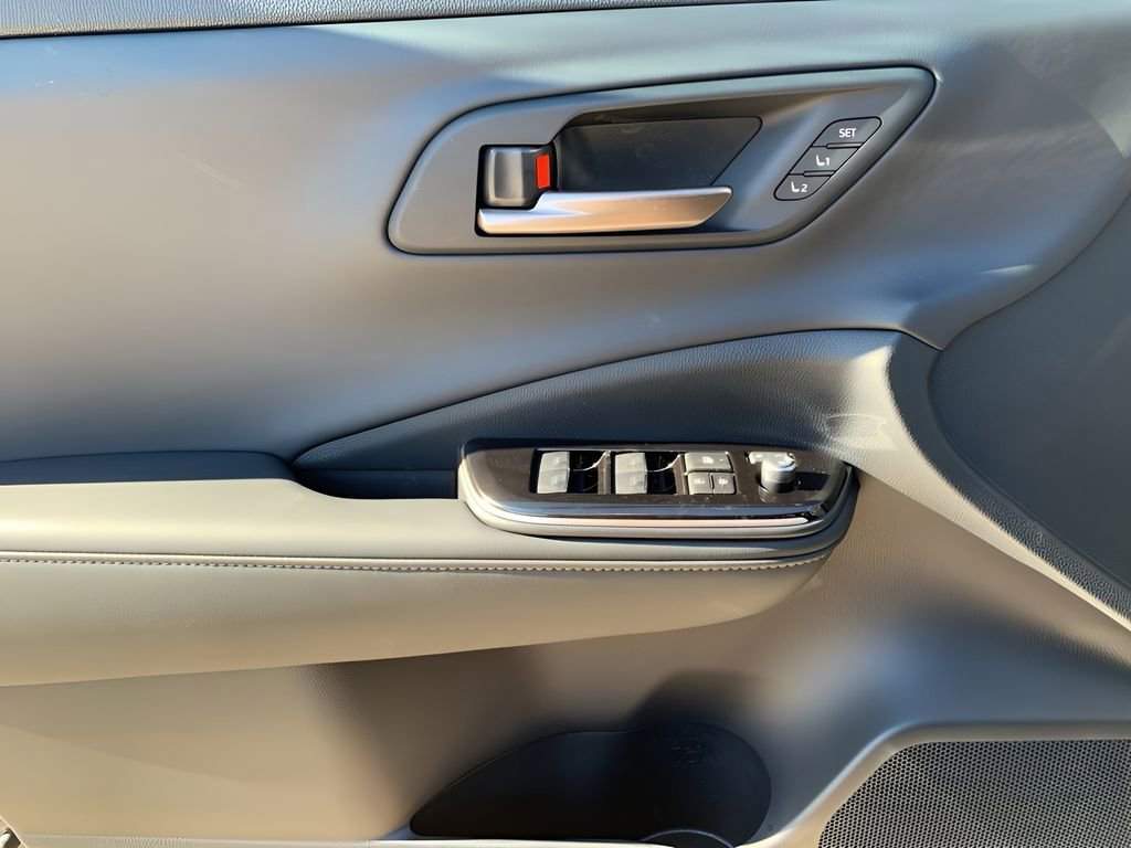 New 2025 Toyota Crown Signia image 11