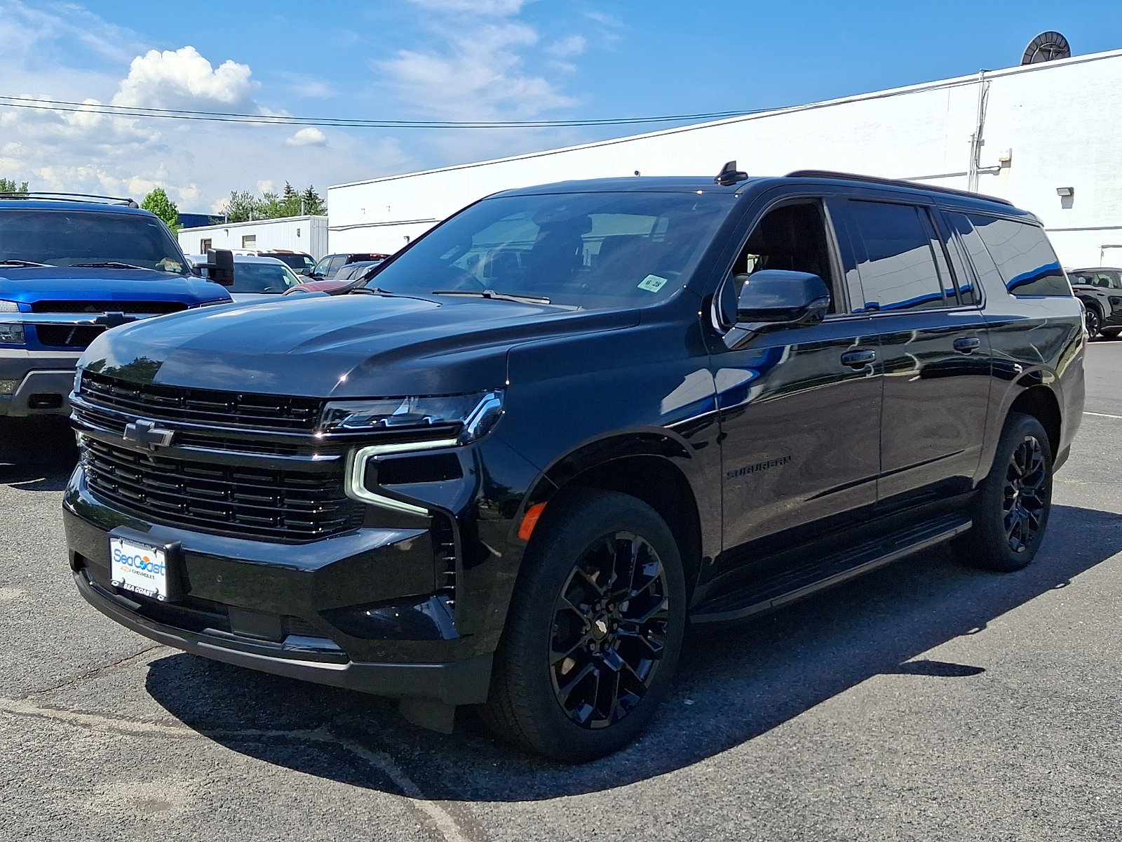 Used 2023 Chevrolet Suburban RST w/ Luxury Package AWD/4WD image 3
