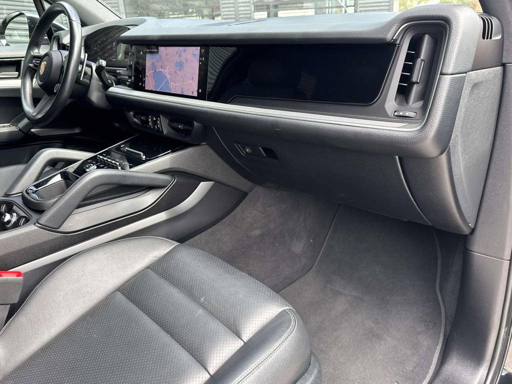 Certified 2024 Porsche Cayenne image 18