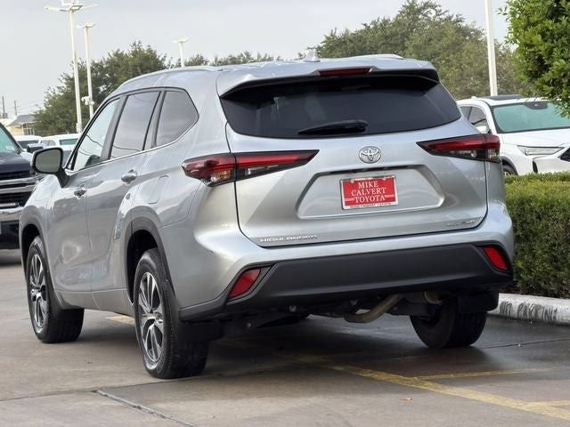Used 2024 Toyota Highlander XLE AWD/4WD image 5